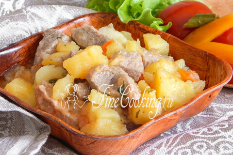 Готовое блюдо: Тушеный картофель с мясом в мультиварке