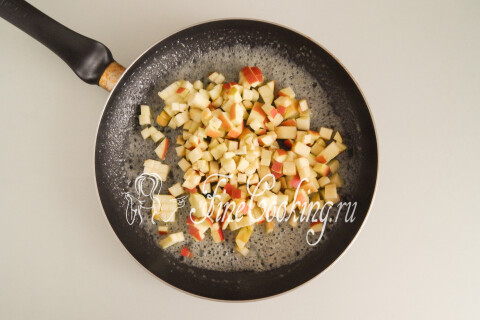 Творожная пасха с яблоками, изюмом и корицей. Шаг 5