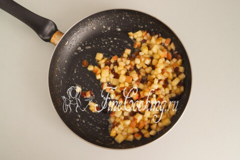 Творожная пасха с яблоками, изюмом и корицей. Шаг 7
