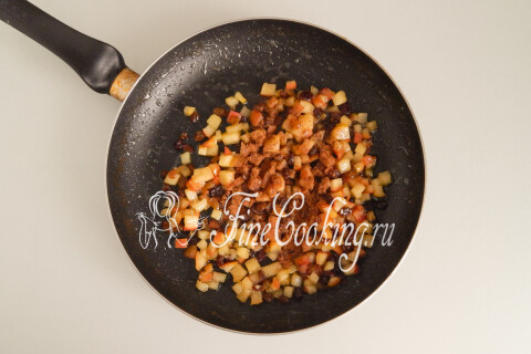 Творожная пасха с яблоками, изюмом и корицей. Шаг 8