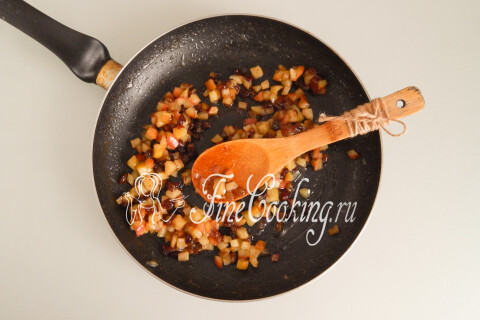 Творожная пасха с яблоками, изюмом и корицей. Шаг 9