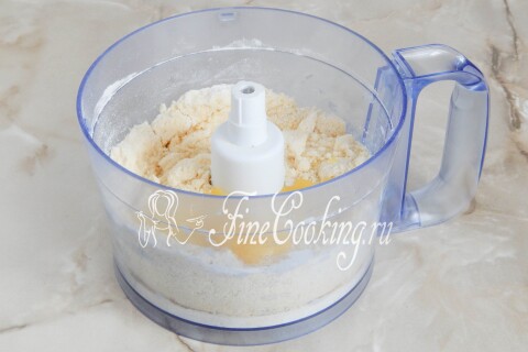 Творожный тарт с клубникой и шоколадом. Шаг 4