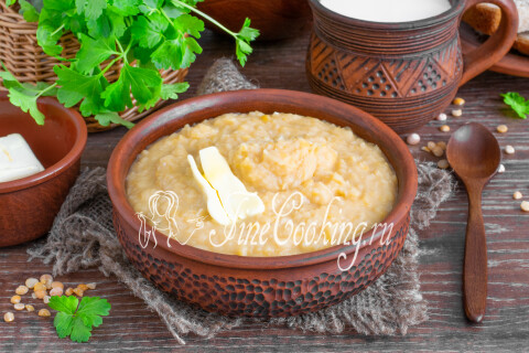 Готовое блюдо: Вкусная гороховая каша в кастрюле
