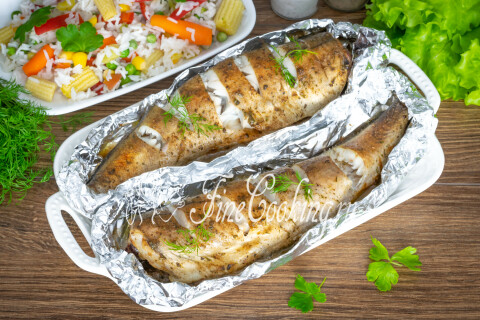 Готовое блюдо: Вкусный минтай, запеченный в духовке в фольге