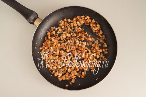 Яичные блинчики с курицей, грибами и сыром. Шаг 10