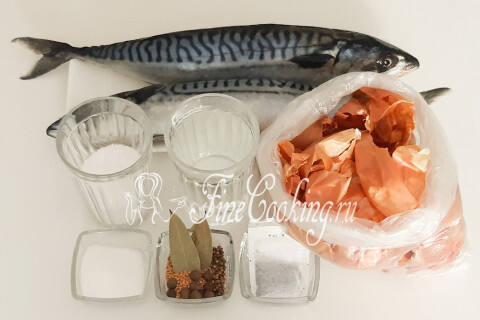 Засолка скумбрии в луковой шелухе и чайной заварке. Шаг 1