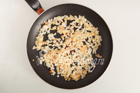 Жареные баклажаны с яйцами, луком и чесноком. Шаг 10